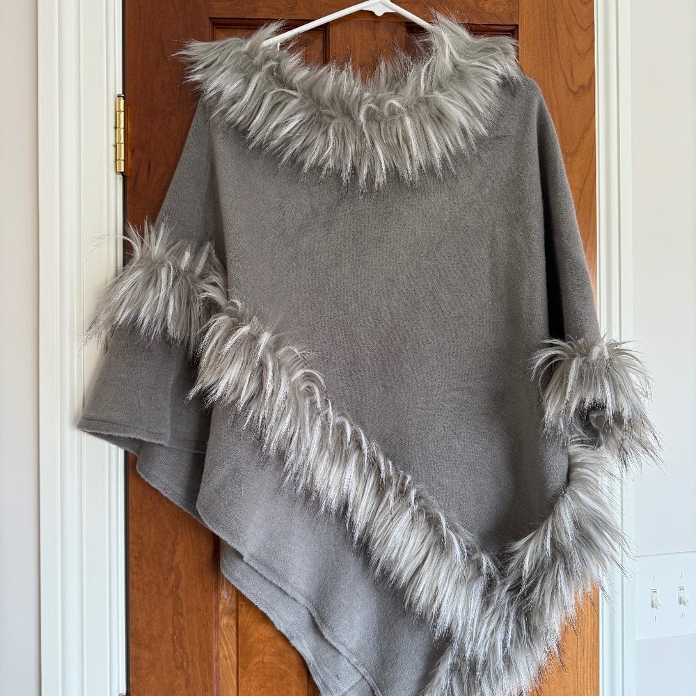 Pia Rossini faux fur cape